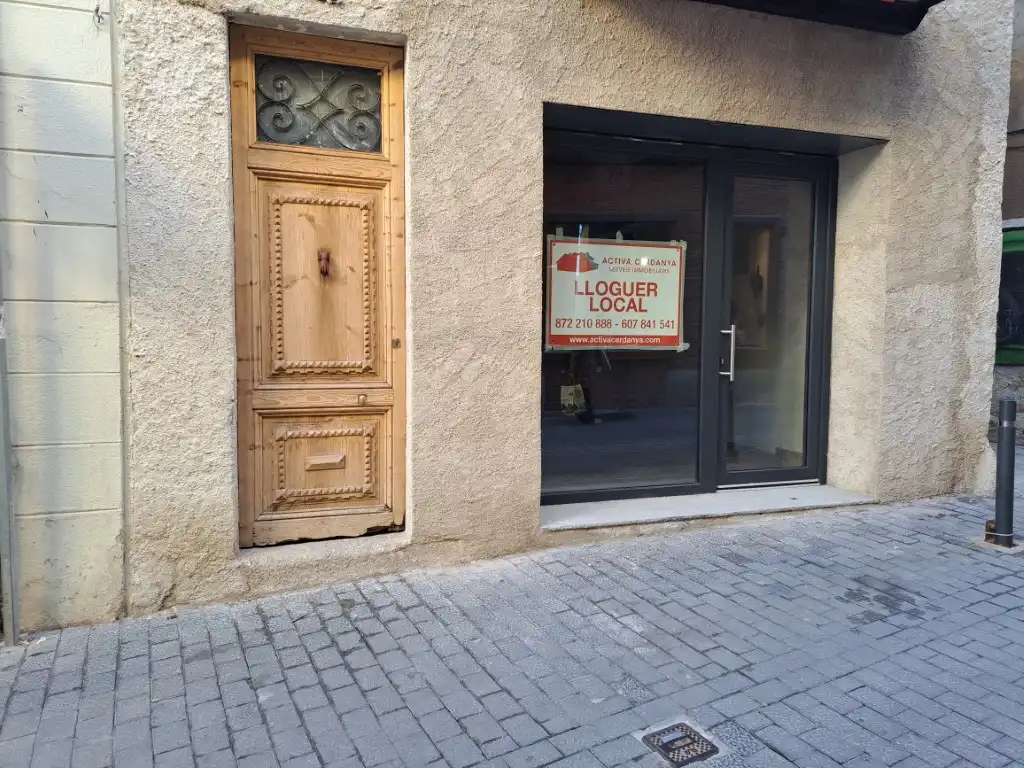 Locale commerciale in affitto a Carrer de les Escoles Pies 18
