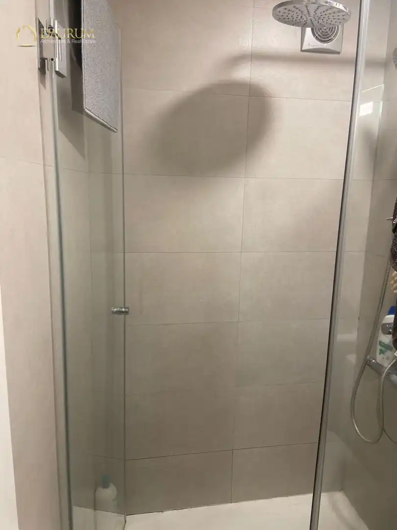 Bathroom of Flat for sale in Sevilla  with Air Conditioner, Heating and Terrace