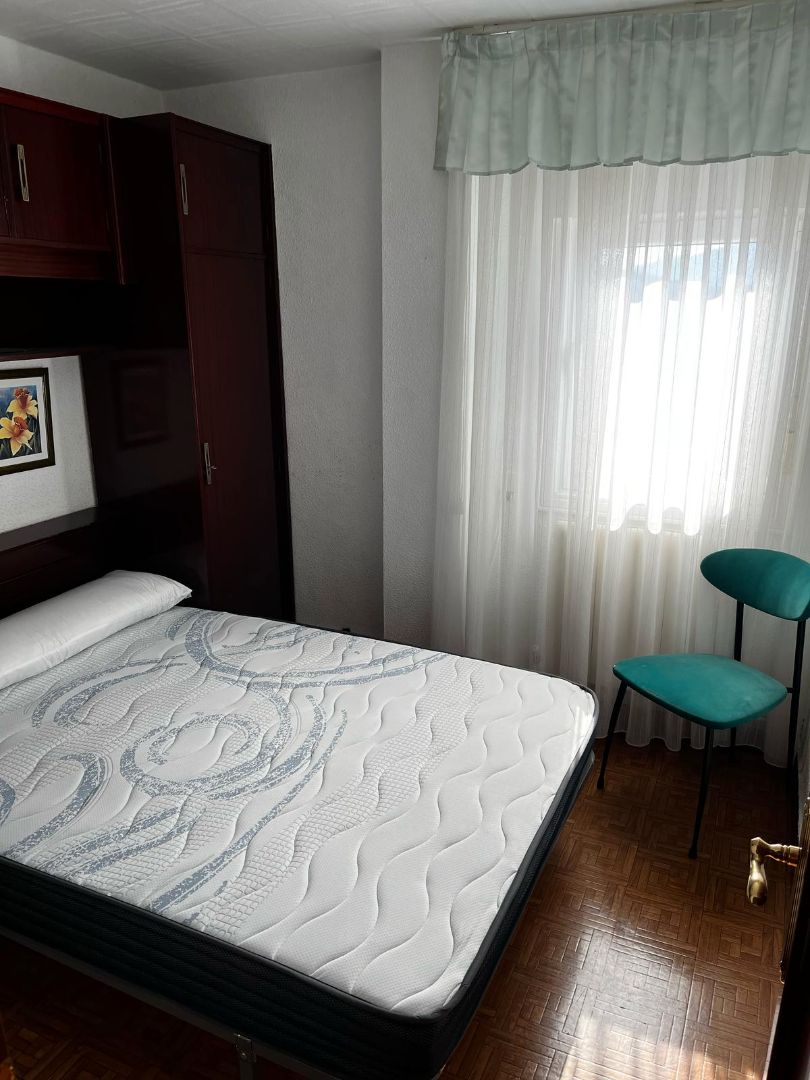 Bedroom of Flat to share in Bilbao   with Furnished