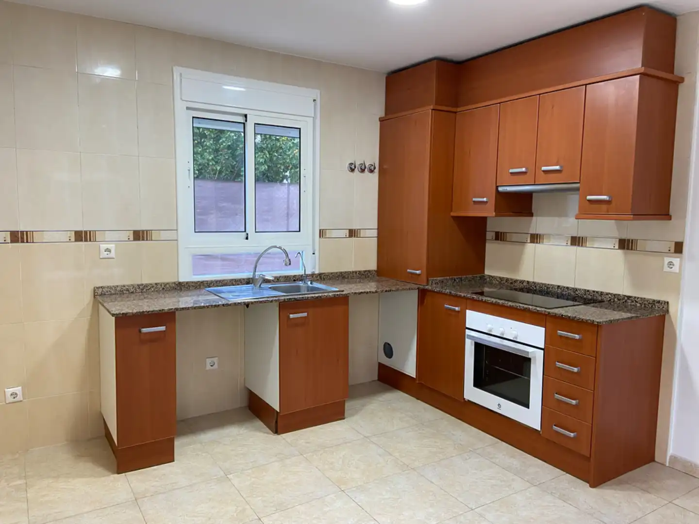 Cocina de Casa o chalet en venta en Calafell con Aire acondicionado, Calefacción y Jardín privado