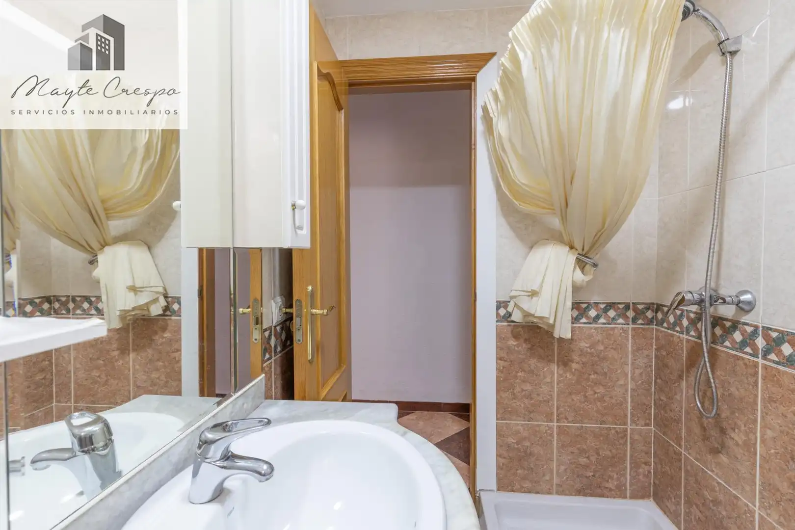Baño de Piso en venta en Granada con Terraza, Amueblado y Balcón