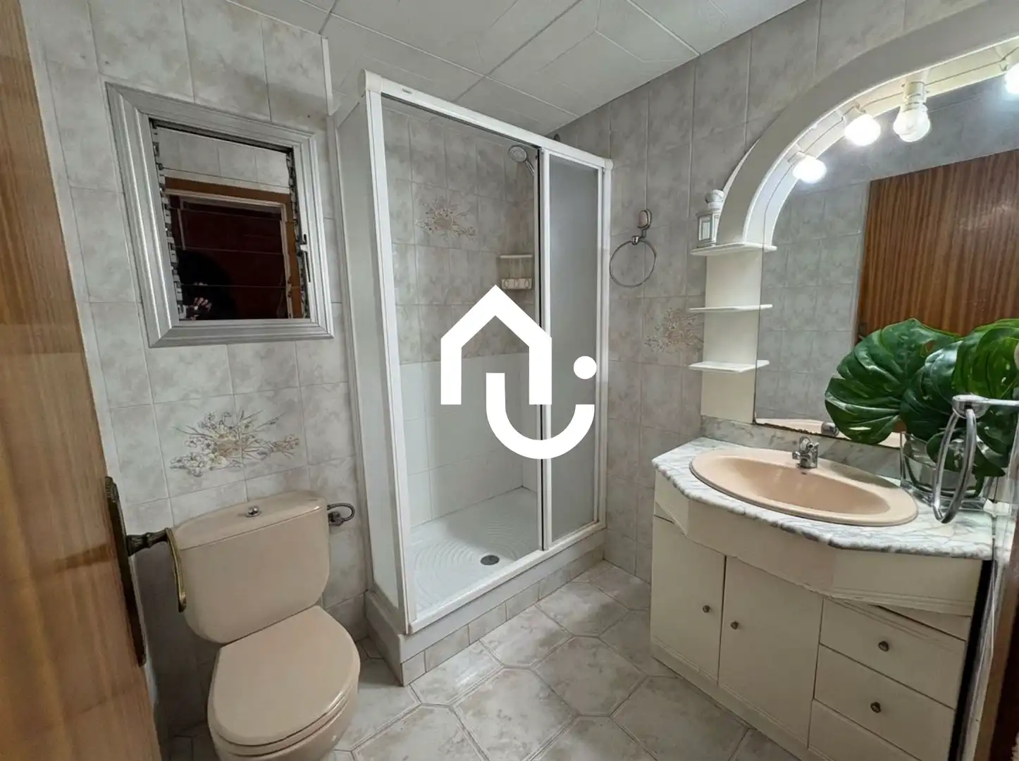 Baño de Piso en venta en Santa Coloma de Gramenet con Balcón
