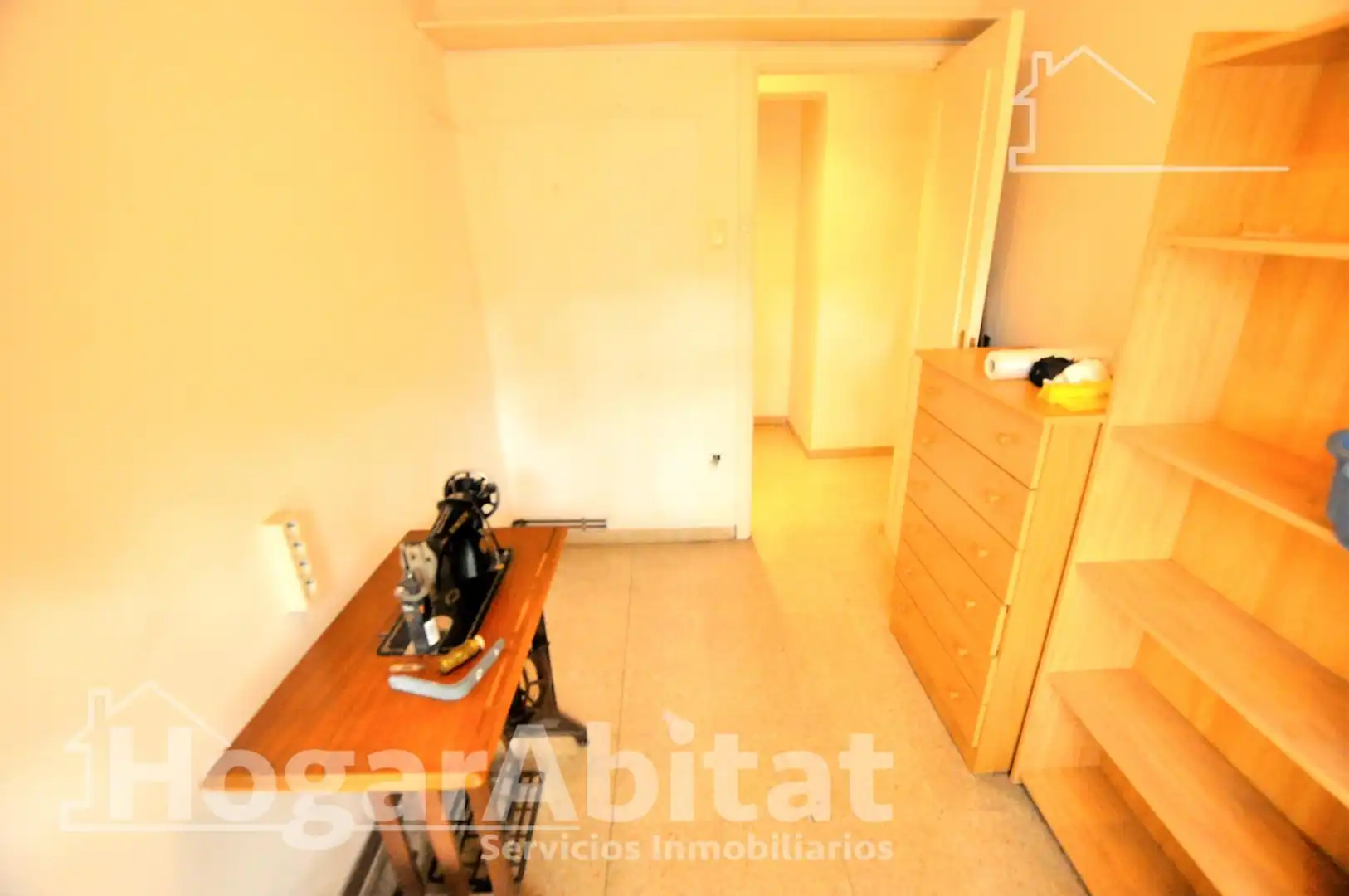 Habitación de Piso en venta en Valencia con Calefacción y Balcón