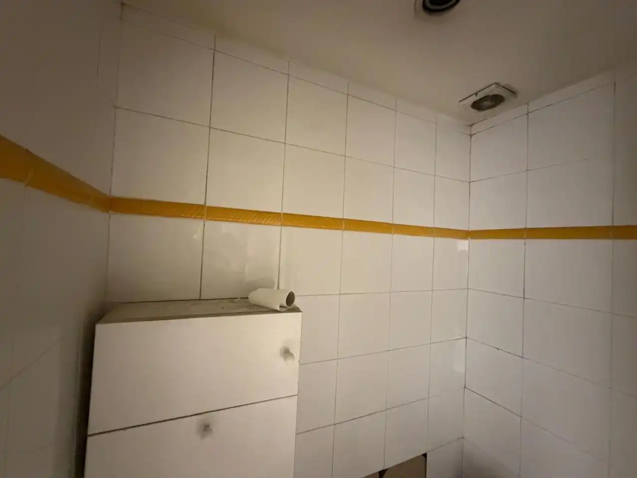 Bany de Local de lloguer en  Pamplona / Iruña