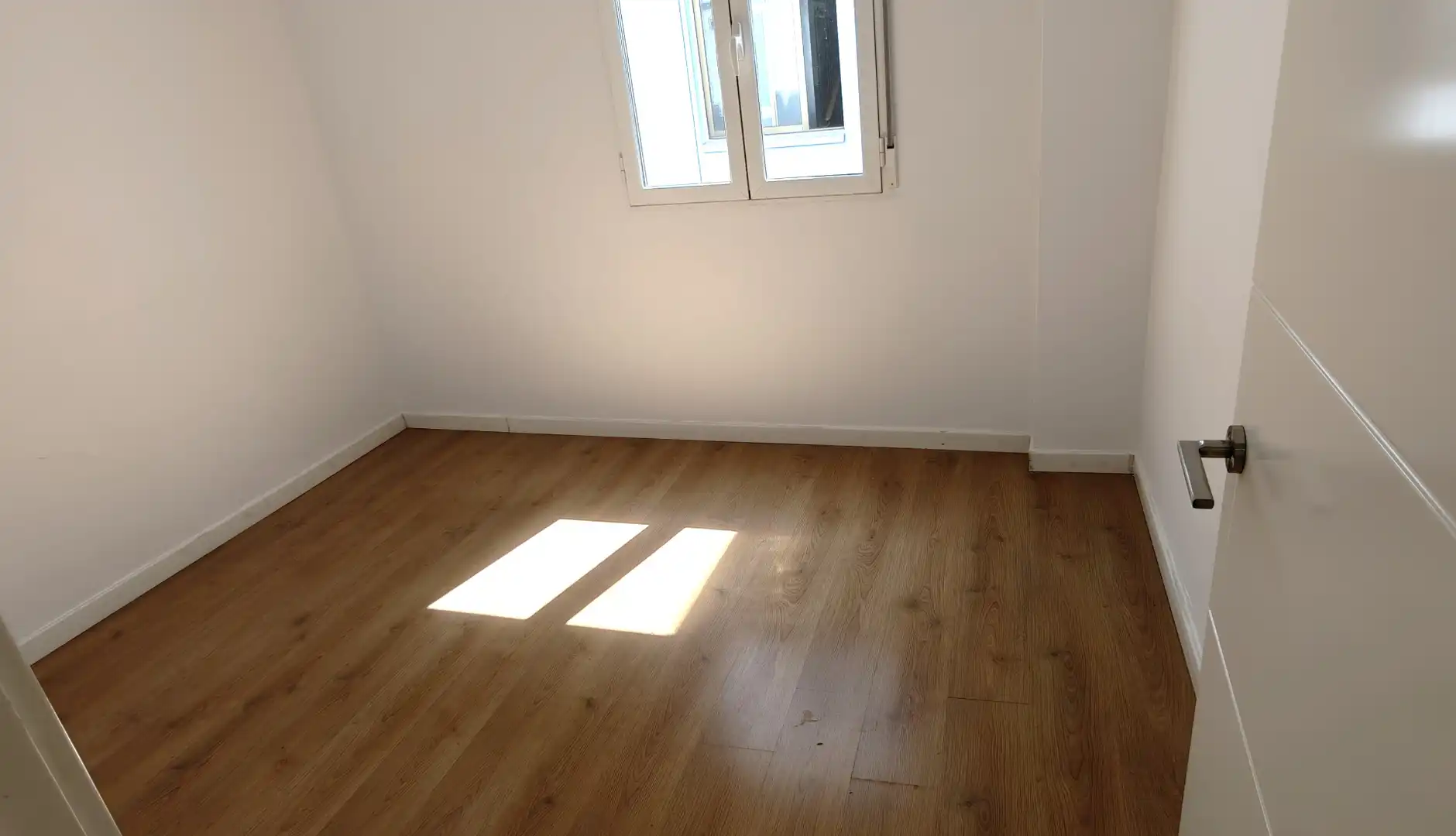 Habitación de Piso en venta en Zaragoza con Calefacción, Parquet y Terraza