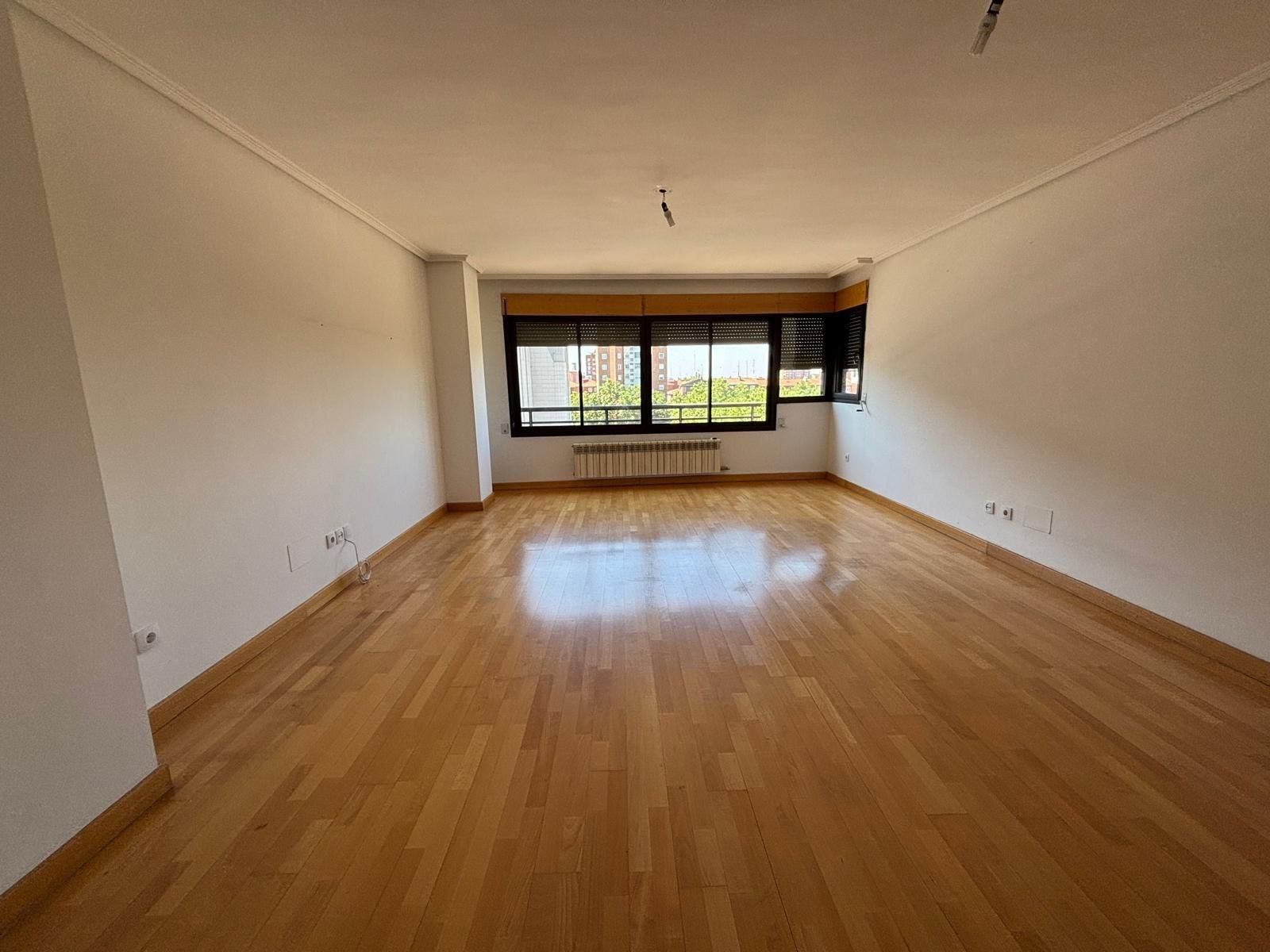 Living room of Flat for sale in Valladolid Capital  with Heating and Storage room