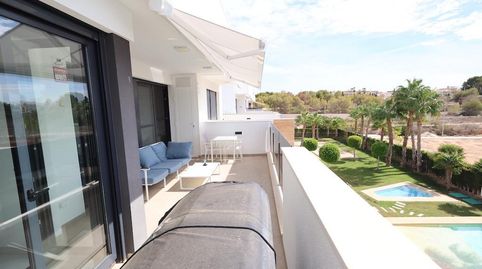 Presentamos este luminoso y moderno apartamento en la segunda planta del exclusivo Residencial Amanecer 3. Con una ubicacioacuten