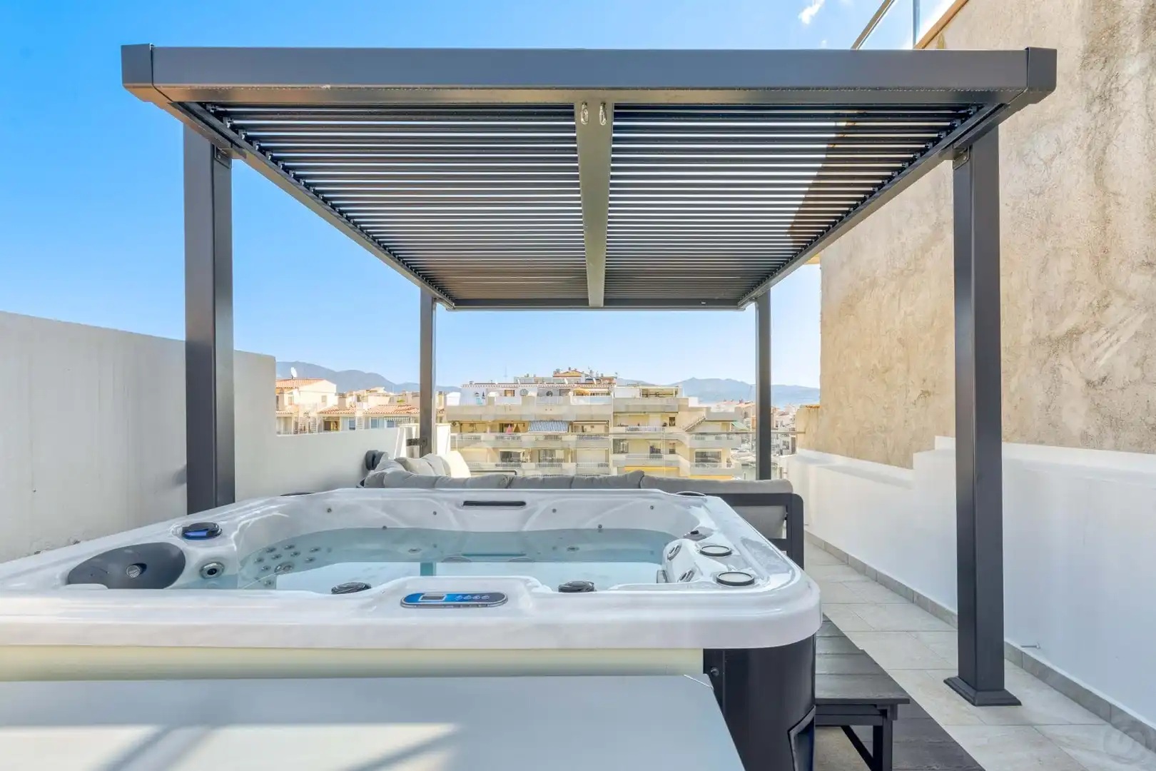 Terrasse von Einfamilien-Reihenhaus zum Verkauf in Empuriabrava mit Klimaanlage, Heizung und Terrasse