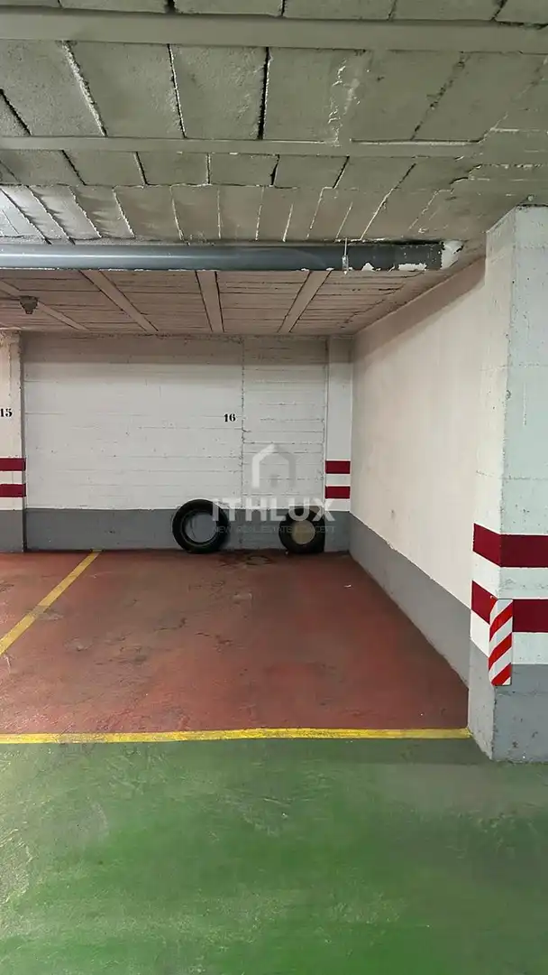 Parking of Flat for sale in Sevilla  with Air Conditioner and Terrace