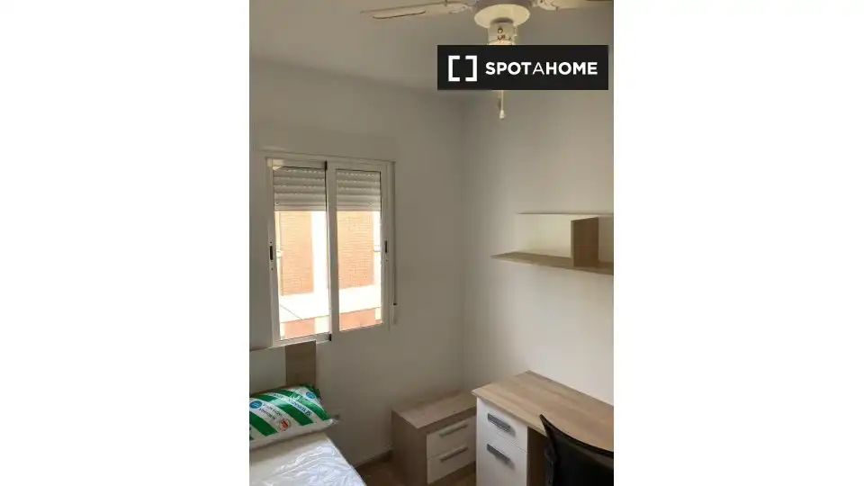 Room in Huerta de la Reina - Trassierra