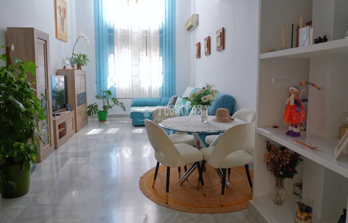 Menjador de Casa adosada en venda en La Rinconada amb Aire condicionat i Parquet