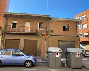 Exterior view of House or chalet for sale in León Capital   with Private garden and Storage room