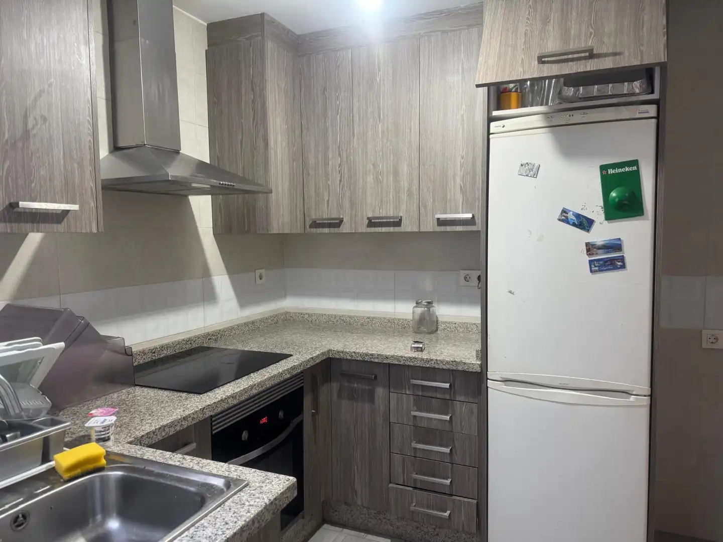 Cocina de Piso para compartir en Marbella con Aire acondicionado, Terraza y Amueblado