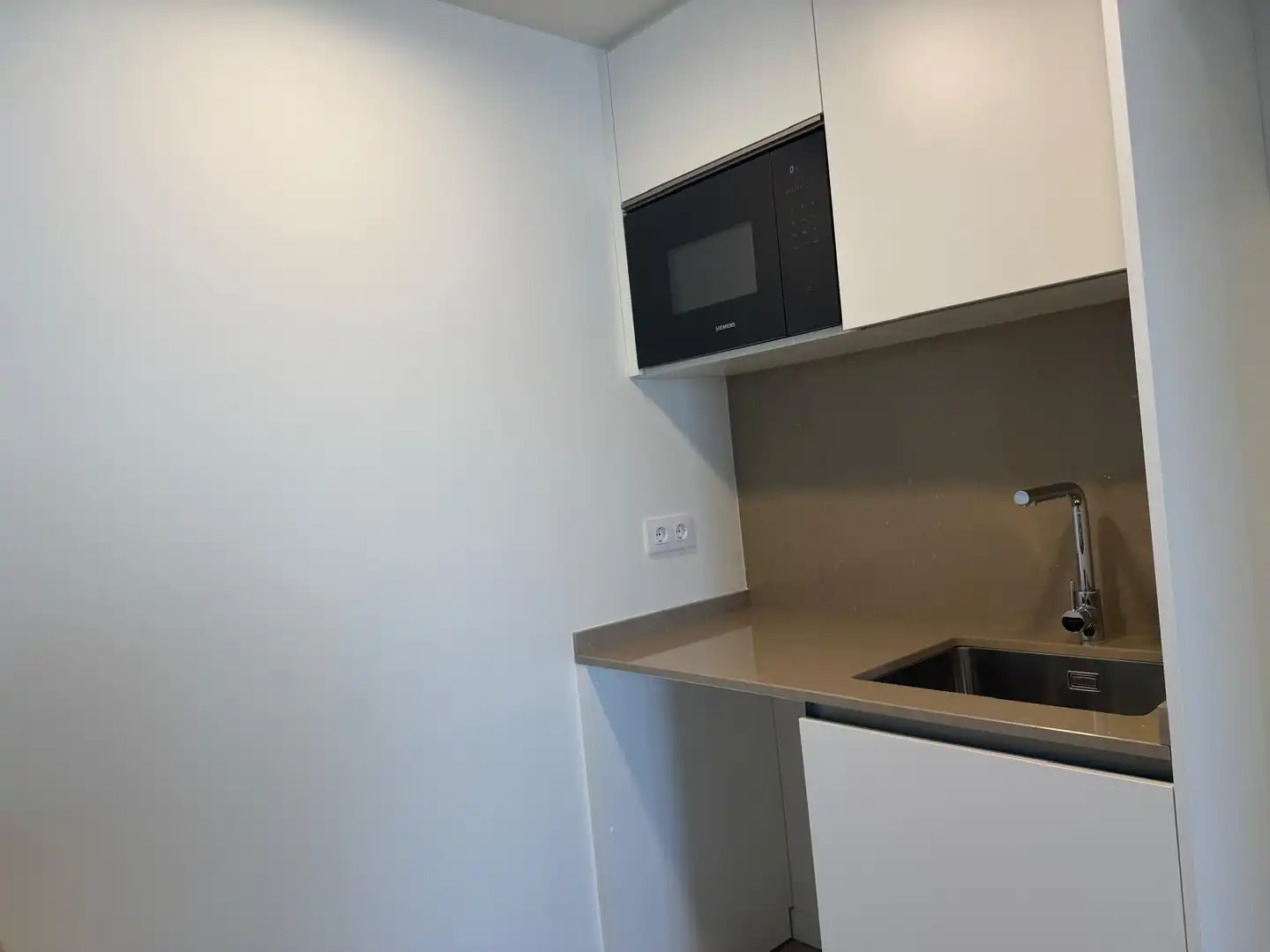 Kitchen of Flat for rent in Girona  with Storage room, Balcony and Community pool