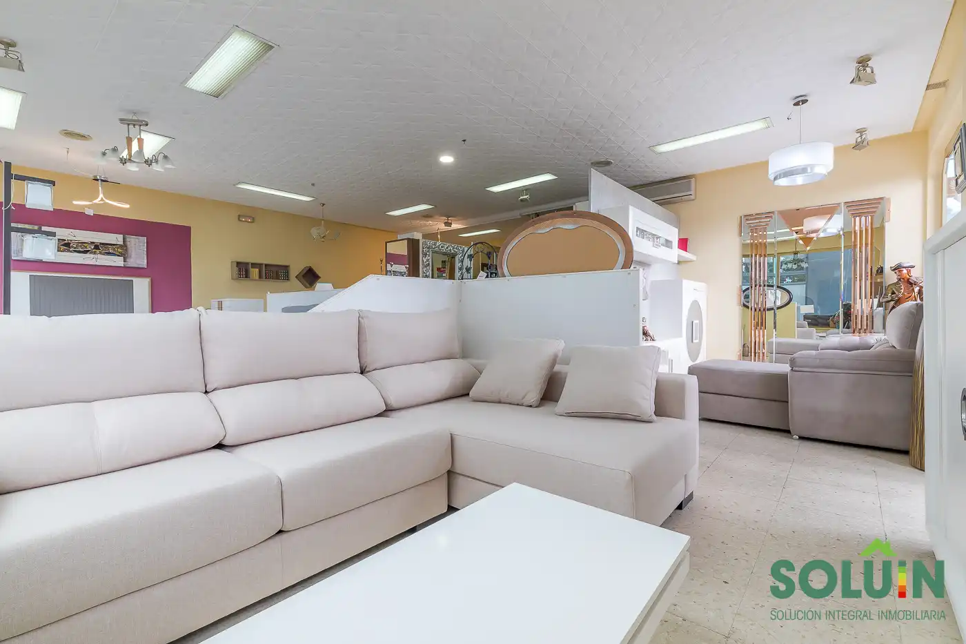 Sala d'estar de Local de lloguer en Fuenlabrada amb Aire condicionat, Calefacció i Moblat
