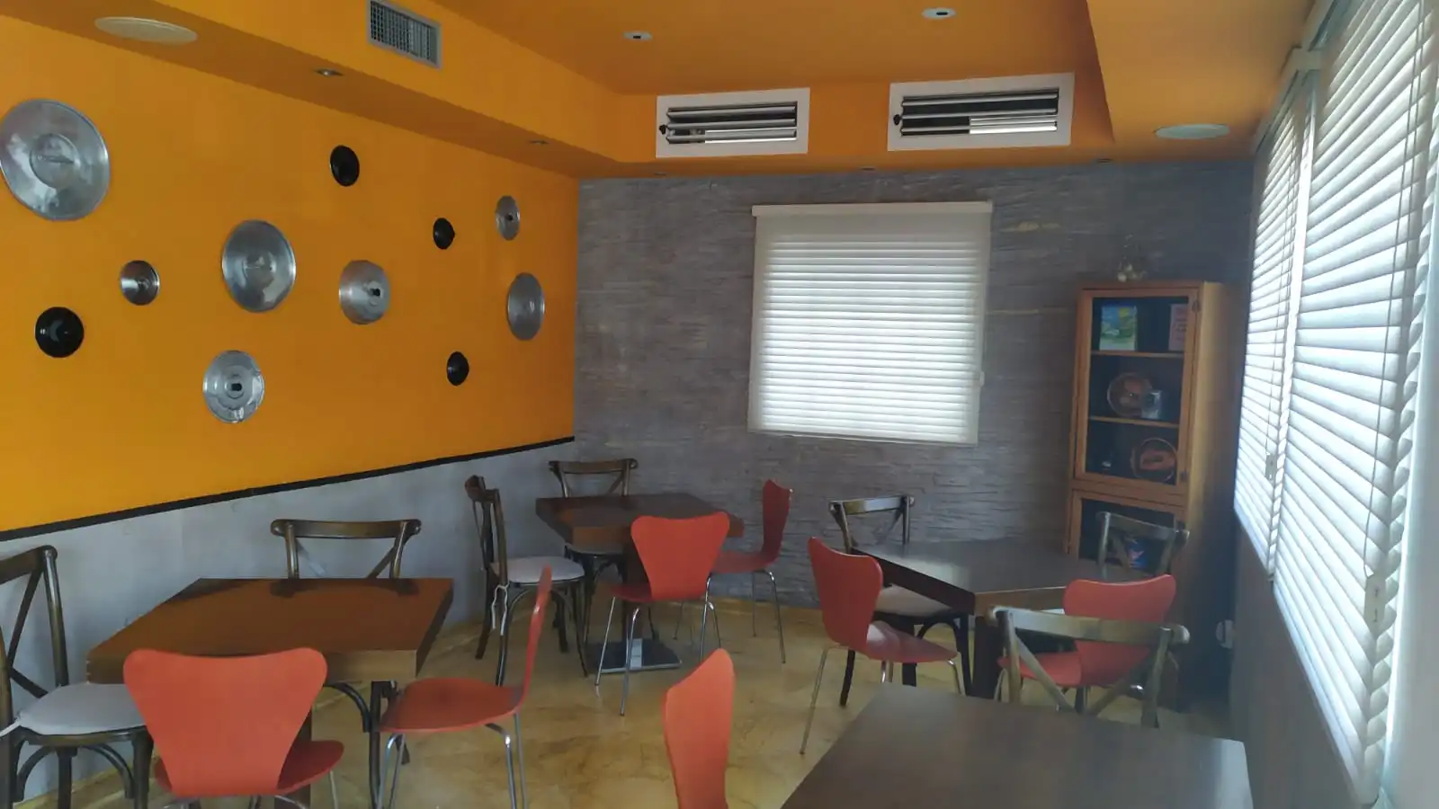 Geschaftsraum zur Miete in Nerja mit Klimaanlage, Heizung und Terrasse