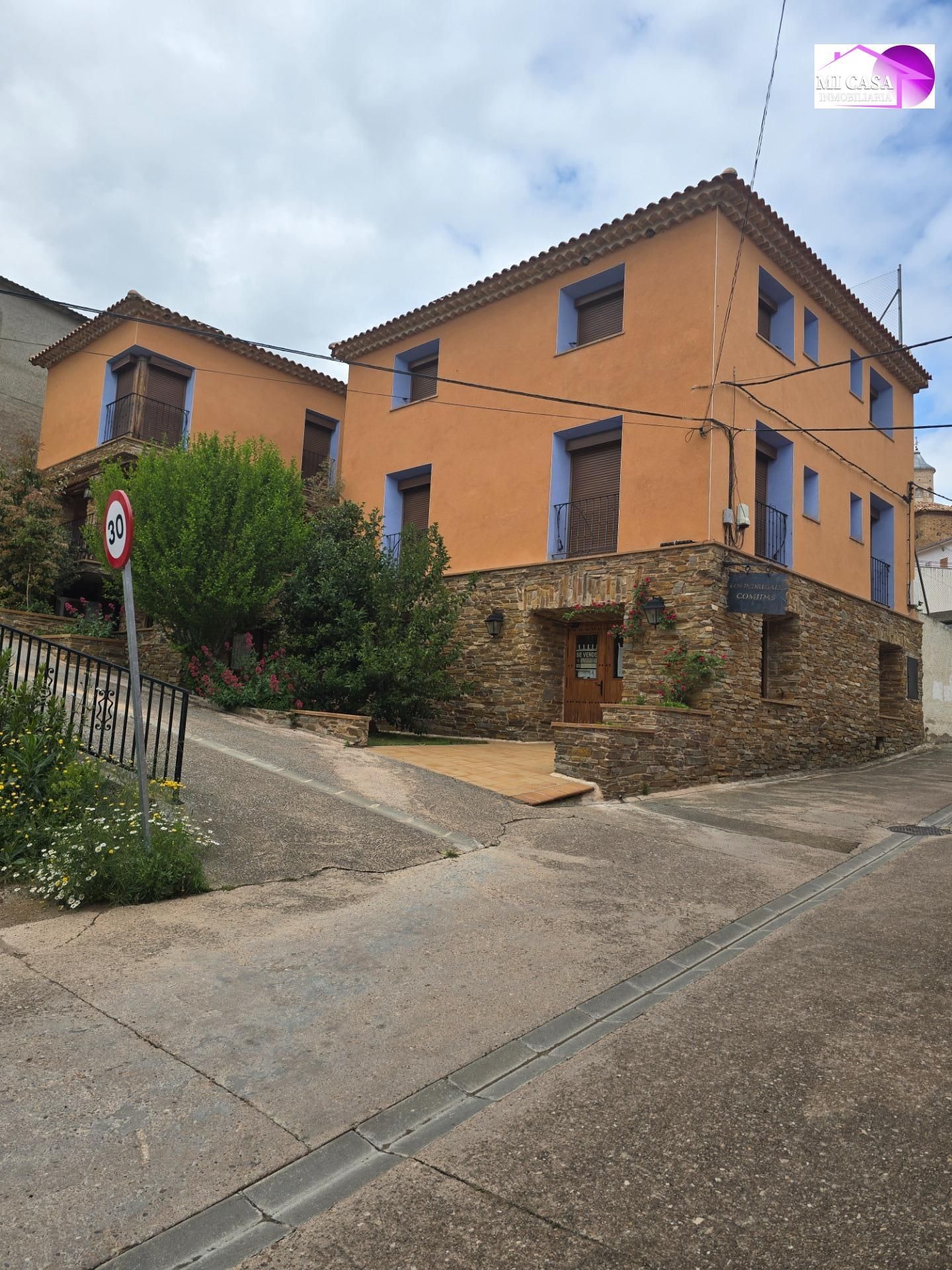 Exterior view of Building for sale in Carenas