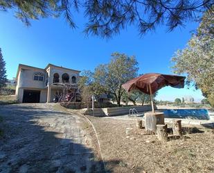 Vista exterior de Casa o xalet en venda en Las Gabias amb Jardí privat, Terrassa i Piscina