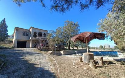 Vista exterior de Casa o xalet en venda en Las Gabias amb Jardí privat, Terrassa i Piscina