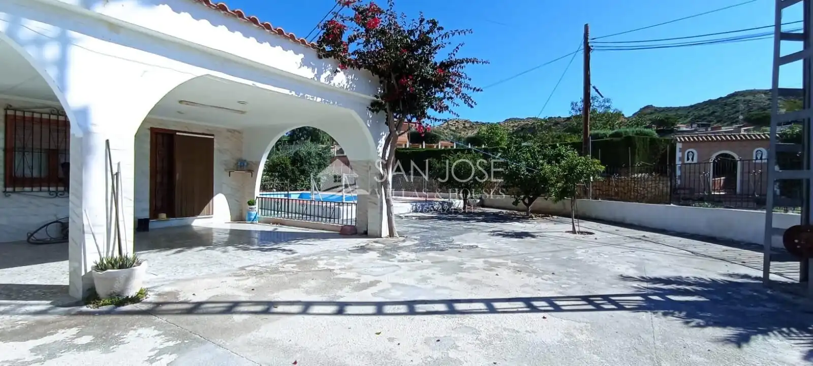 Vista exterior de Casa o xalet en venda en Elche / Elx amb Jardí privat, Terrassa i Traster