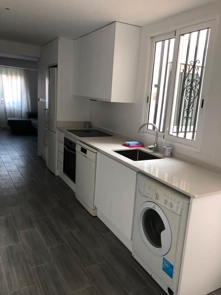 Cuina de Pis en venda en  Valencia Capital amb Moblat, Forn i Rentadora