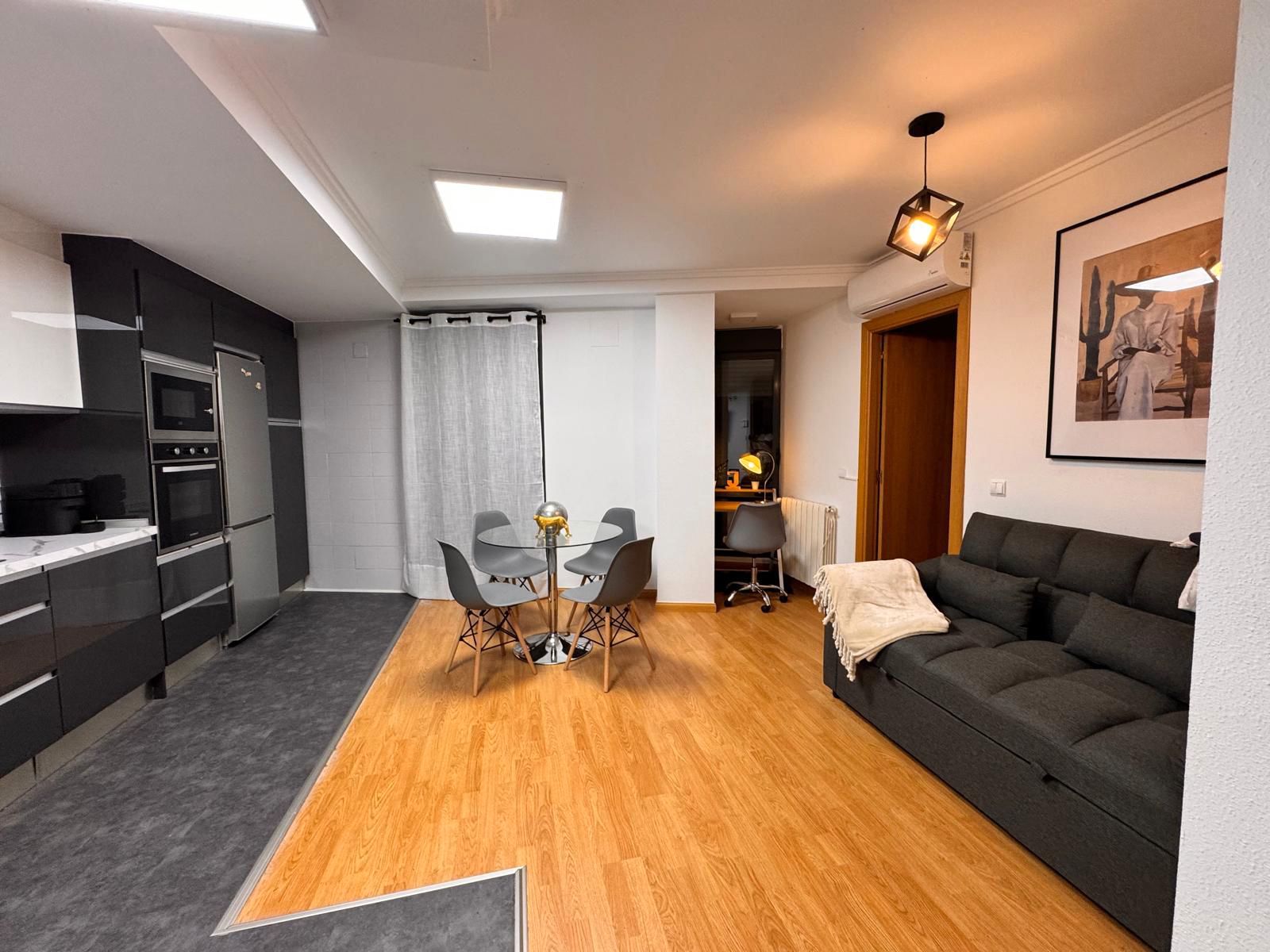 Wohnzimmer von Wohnung miete in  Toledo Capital mit Klimaanlage, Heizung und Parkett
