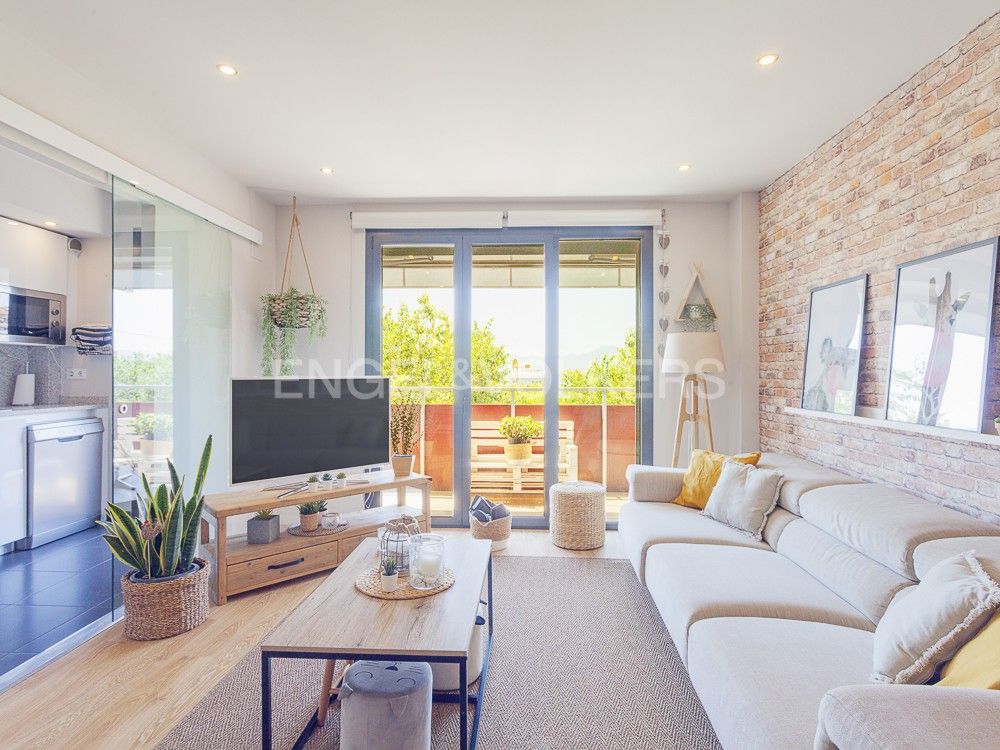 Living room of Apartment for sale in Sant Just Desvern  with Air Conditioner, Heating and Parquet flooring