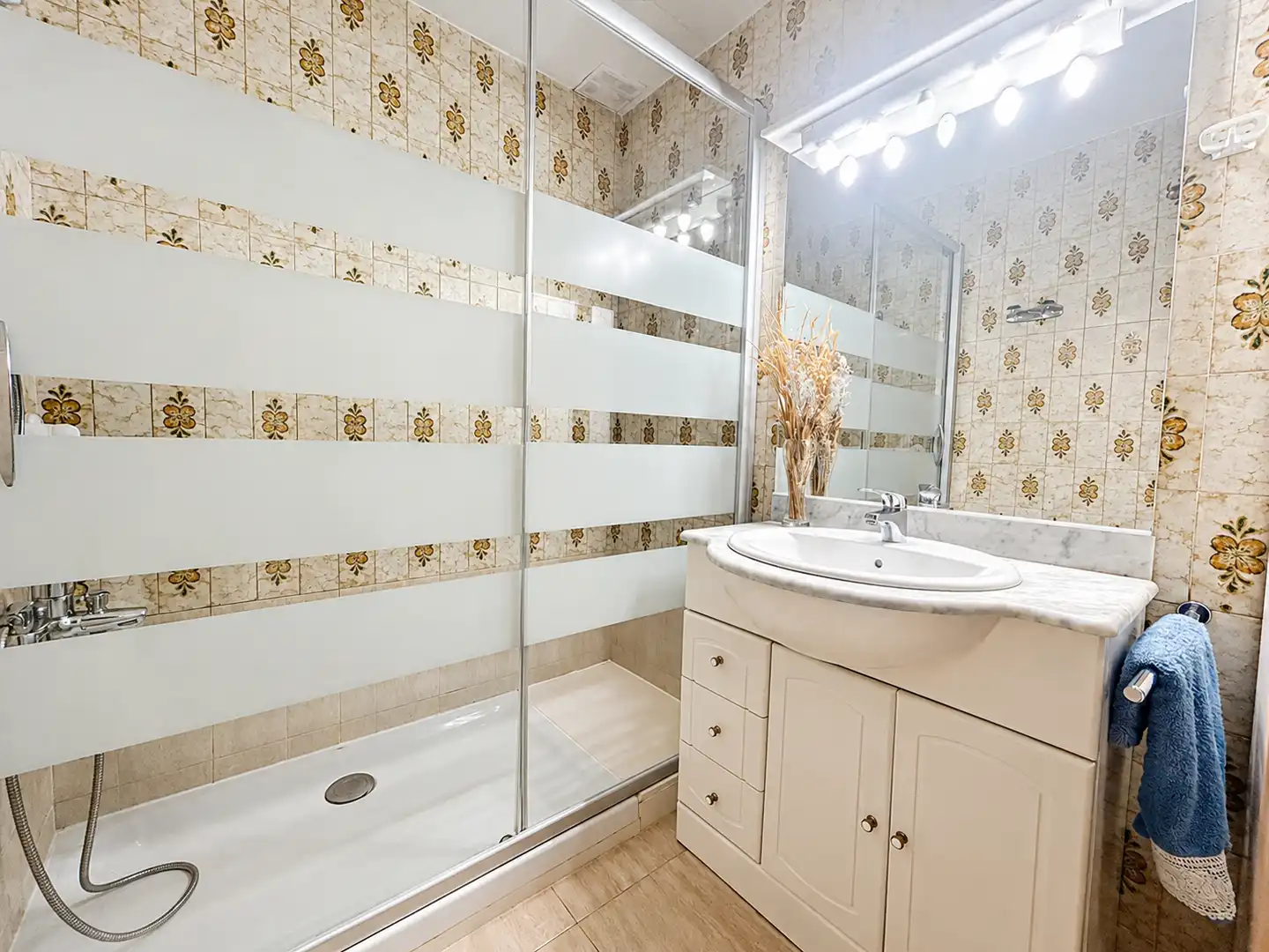 Baño de Casa adosada en venta en Manlleu con Calefacción, Jardín privado y Terraza