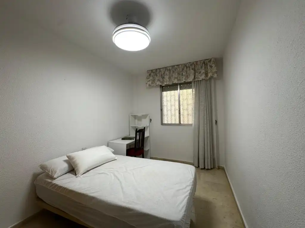 Bedroom of Flat for rent in Córdoba