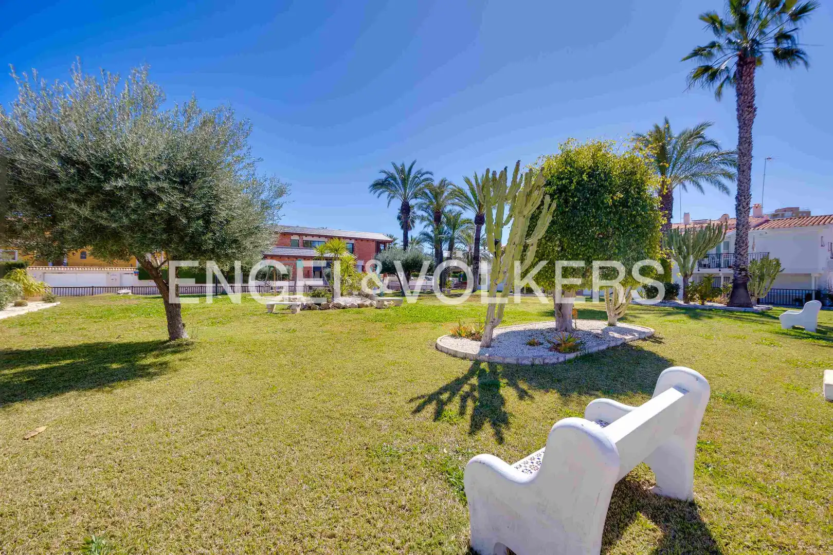 Vista exterior de Casa o xalet en venda en Orihuela amb Aire condicionat, Calefacció i Terrassa