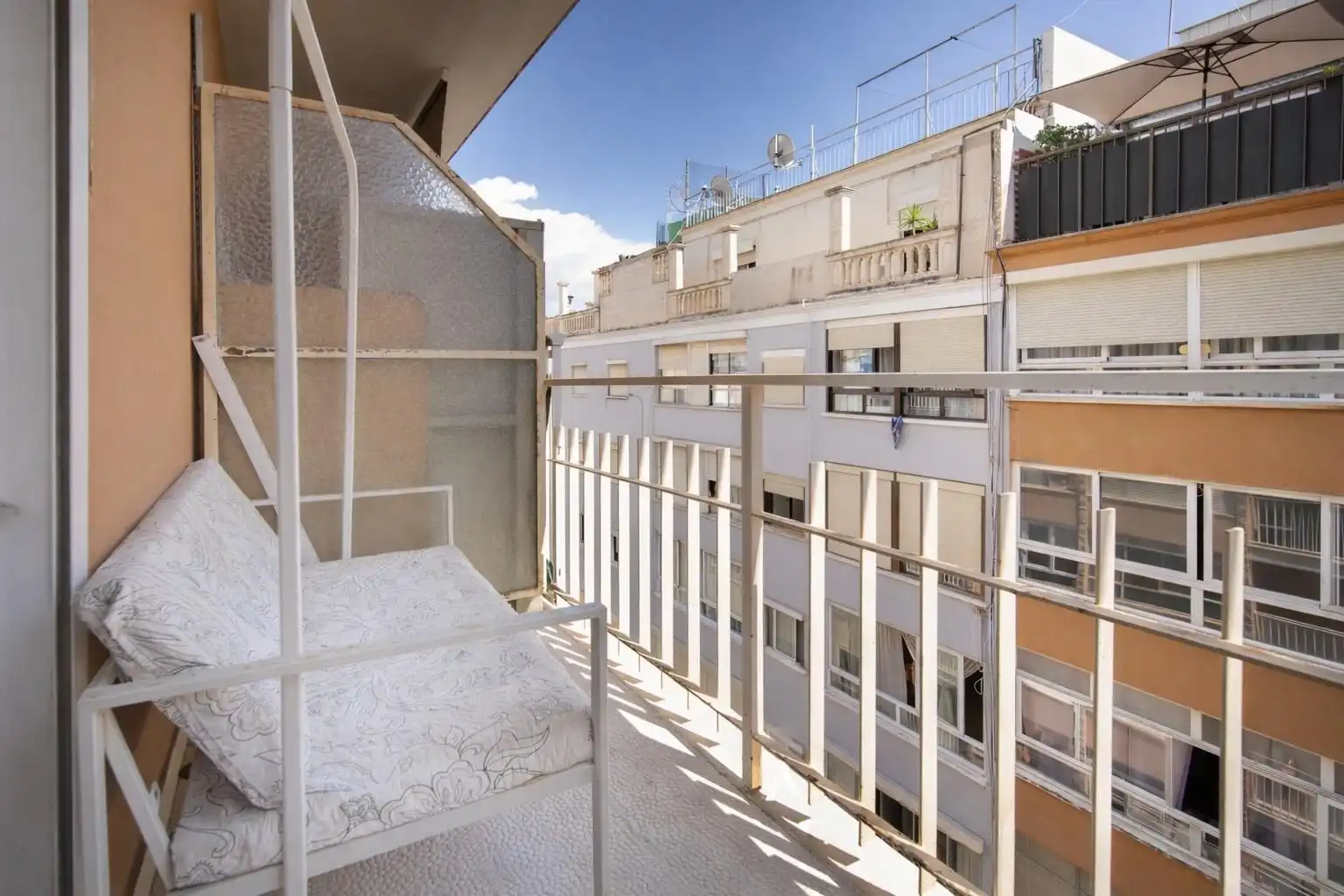 Terrasse von Wohnungen zum Verkauf in  Palma de Mallorca mit Klimaanlage, Privatgarten und Parkett