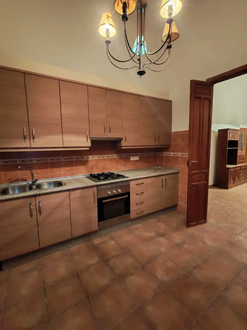 Cuina de Casa adosada en venda en Elche / Elx amb Jardí privat, Terrassa i Traster