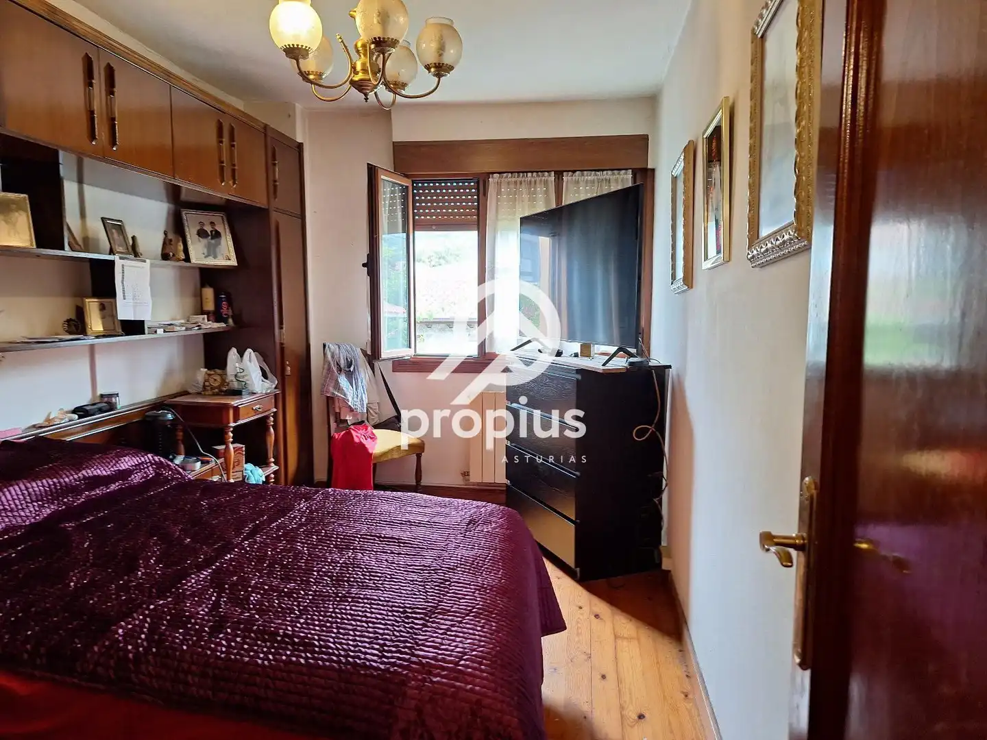 Dormitori de Casa adosada en venda en Llanes amb Calefacció