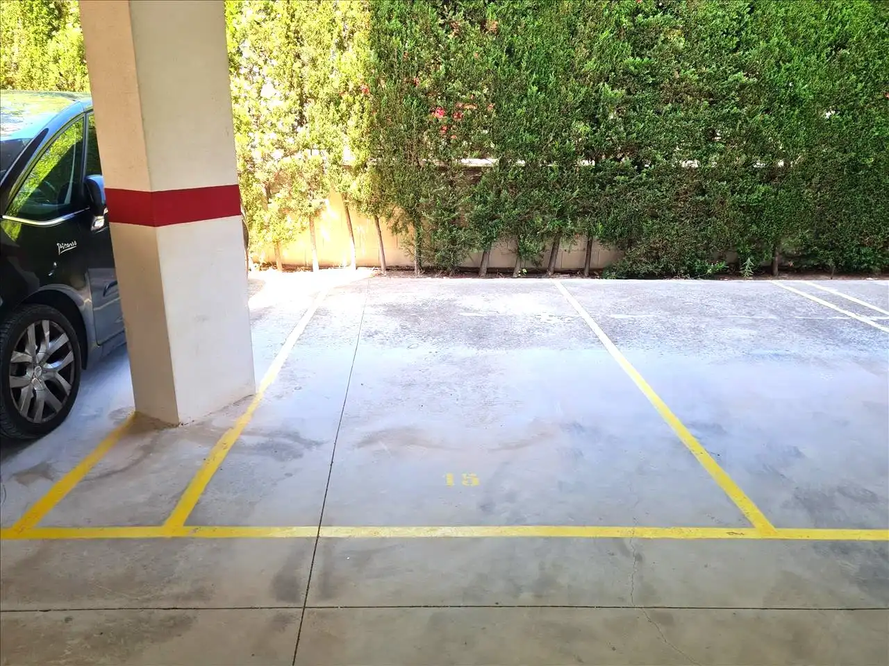 Parkplatz von Garage zum Verkauf in Piles