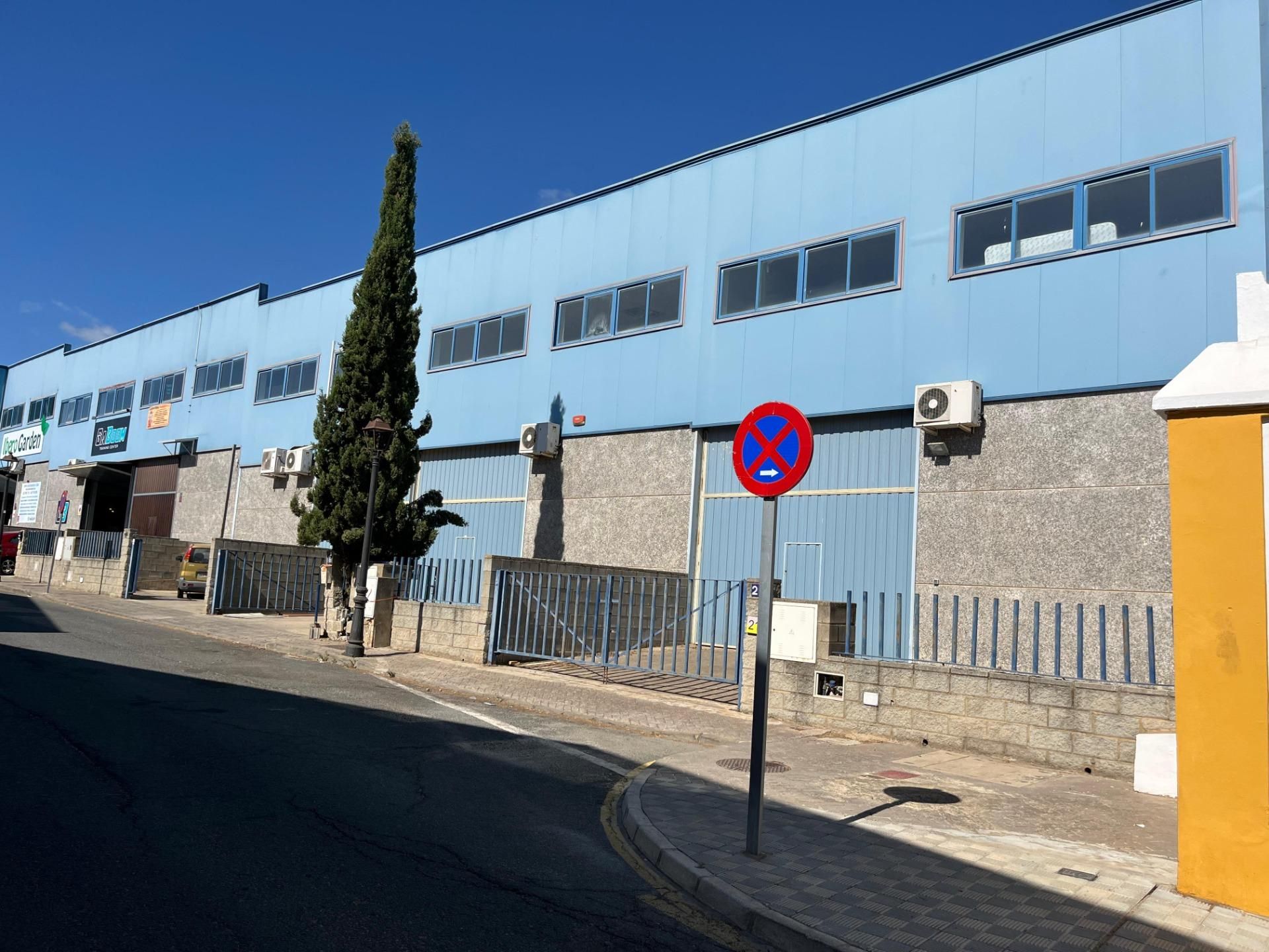 Vista exterior de Nau industrial en venda en Espartinas