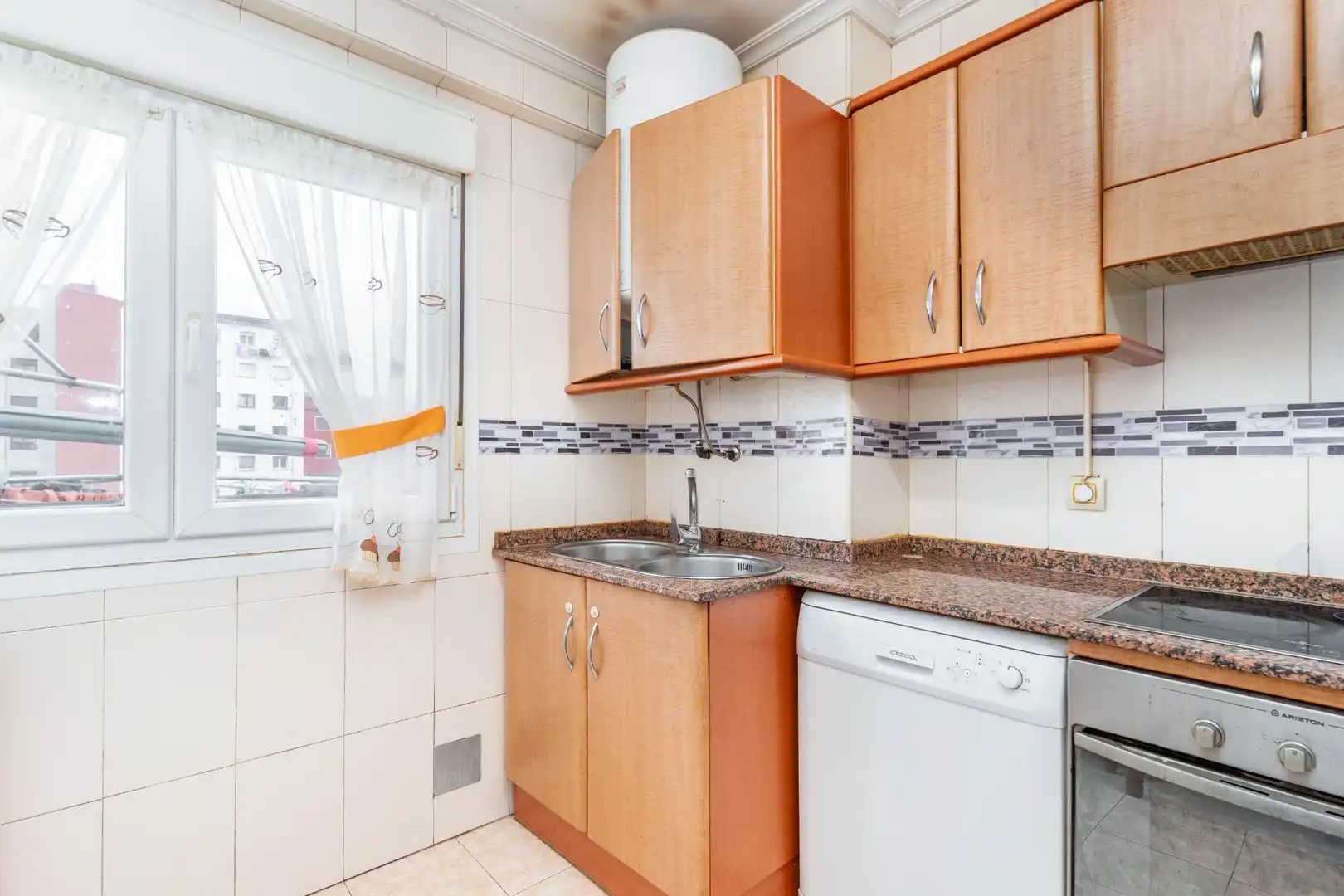 Cocina de Piso en venta en Gijón  con Calefacción, Terraza y Amueblado