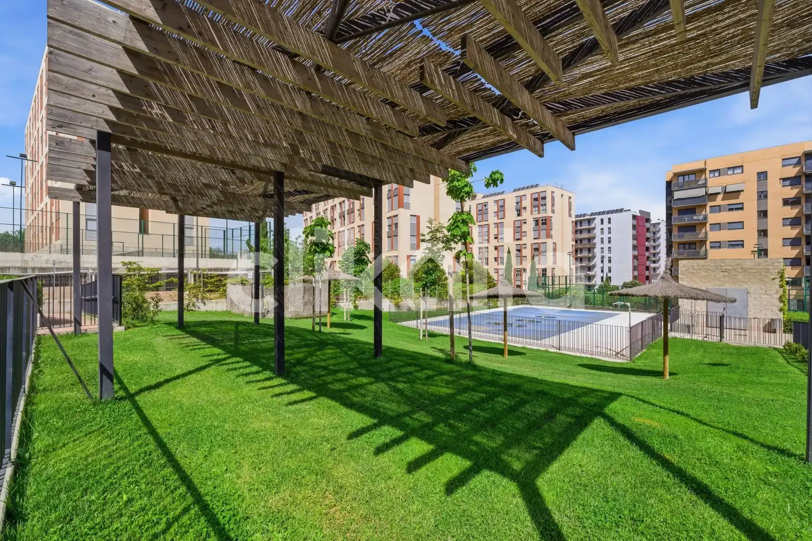 Terrassa de Pis en venda en Tres Cantos amb Calefacció, Traster i Piscina