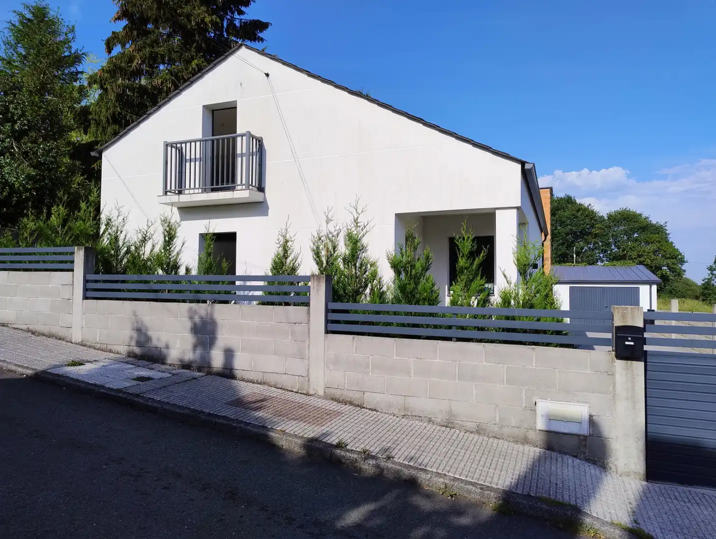 Vista exterior de Casa o chalet en venta en Begonte con Calefacción, Jardín privado y Parquet