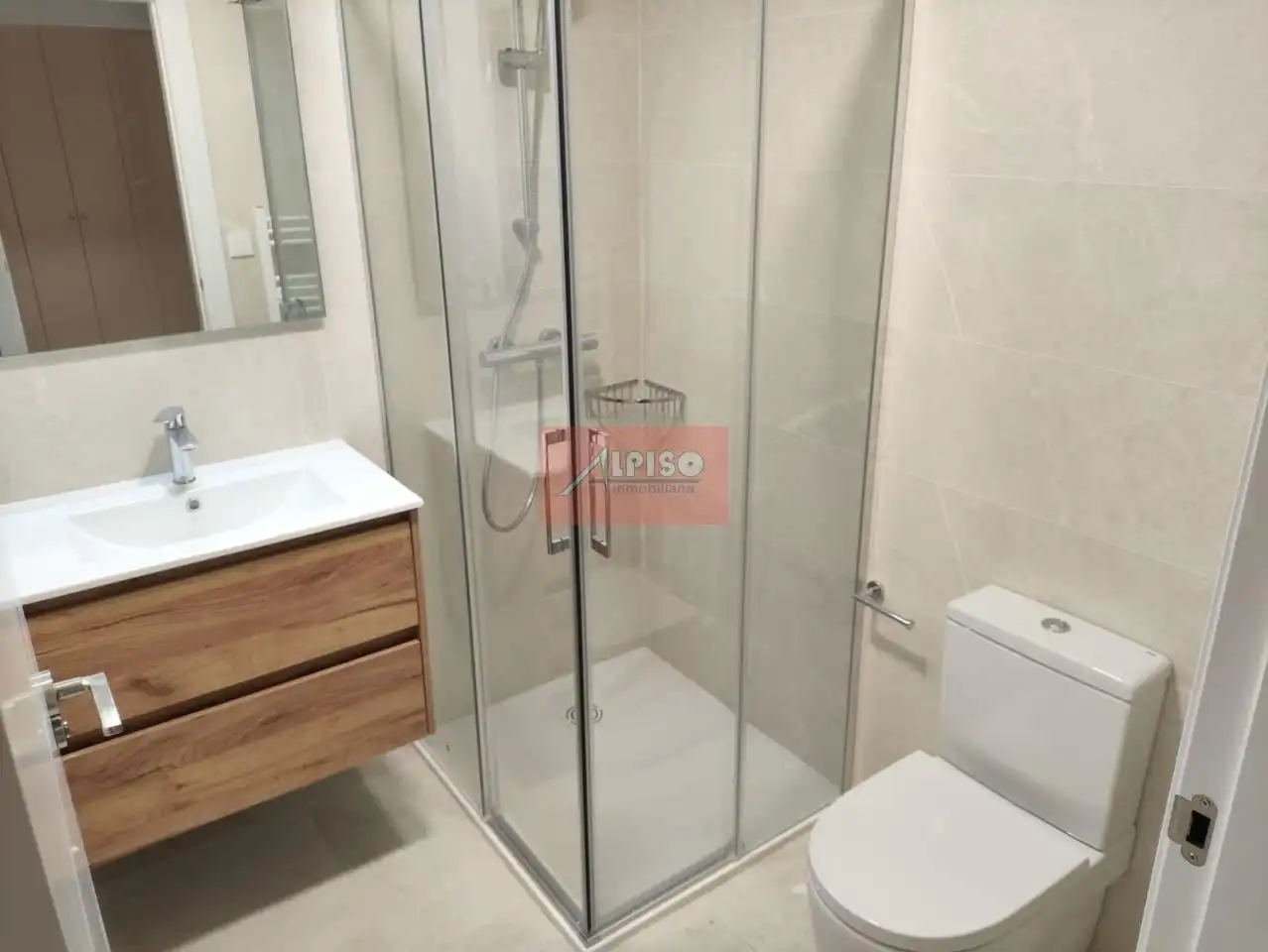 Bany de Apartament de lloguer en Ourense Capital  amb Calefacció i Balcó