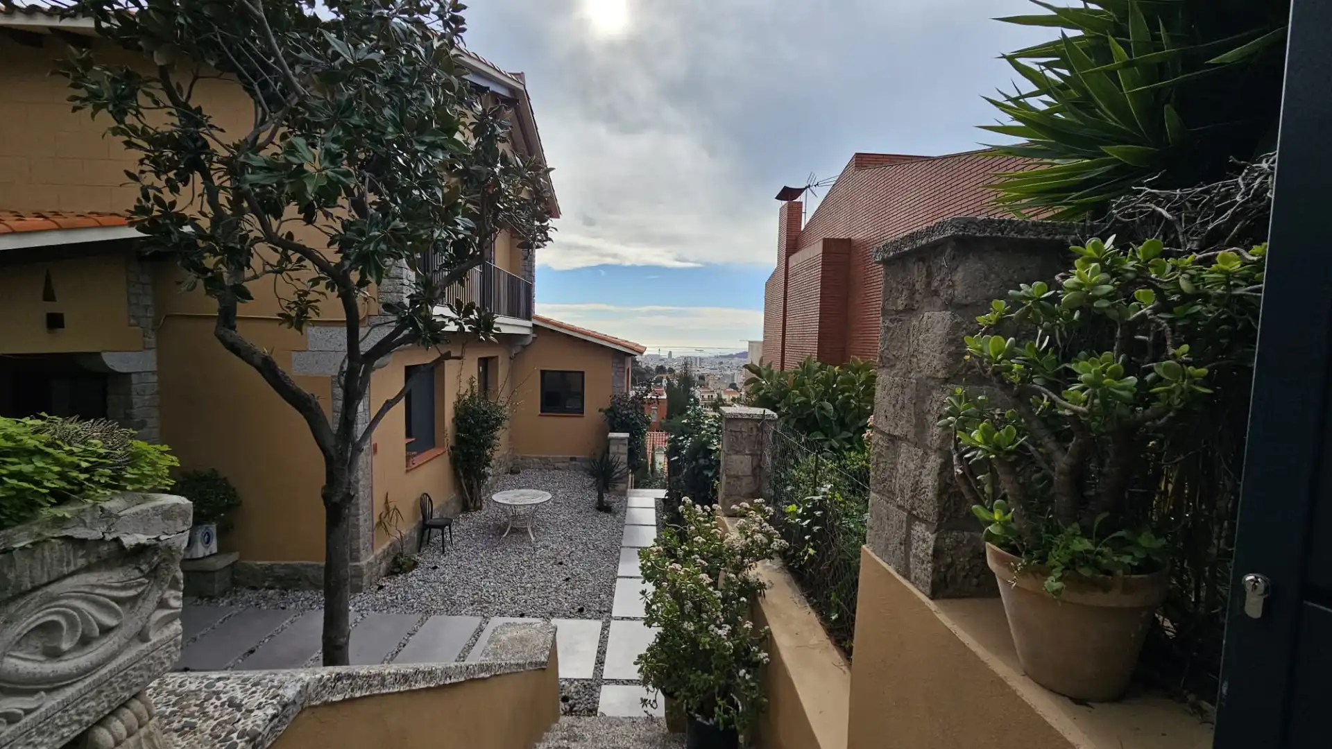 Vista exterior de Casa o chalet en venta en Barcelona con Aire acondicionado, Calefacción y Jardín privado