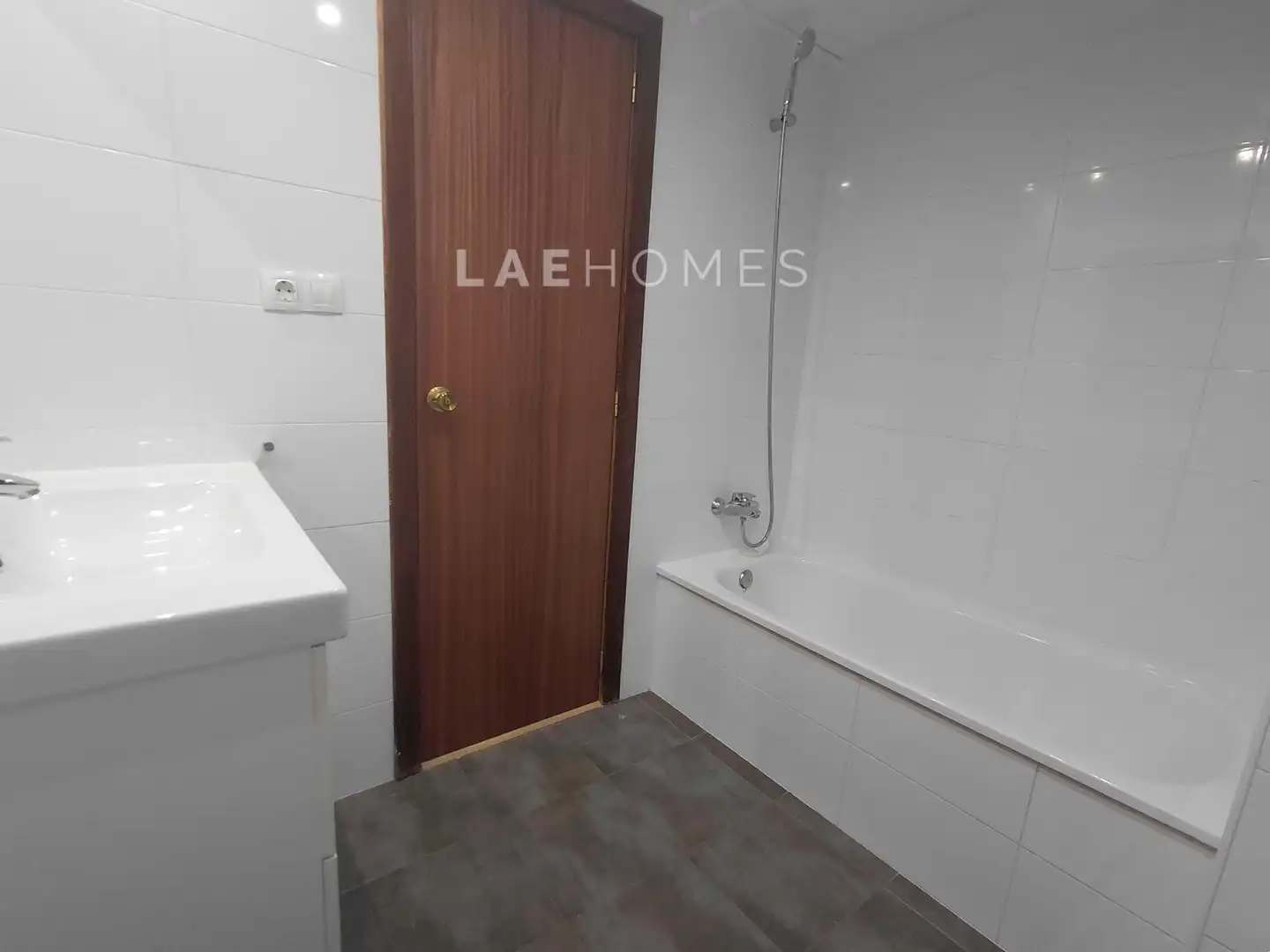 Bathroom of Flat for rent in Castellón de la Plana / Castelló de la Plana  with Air Conditioner and Heating