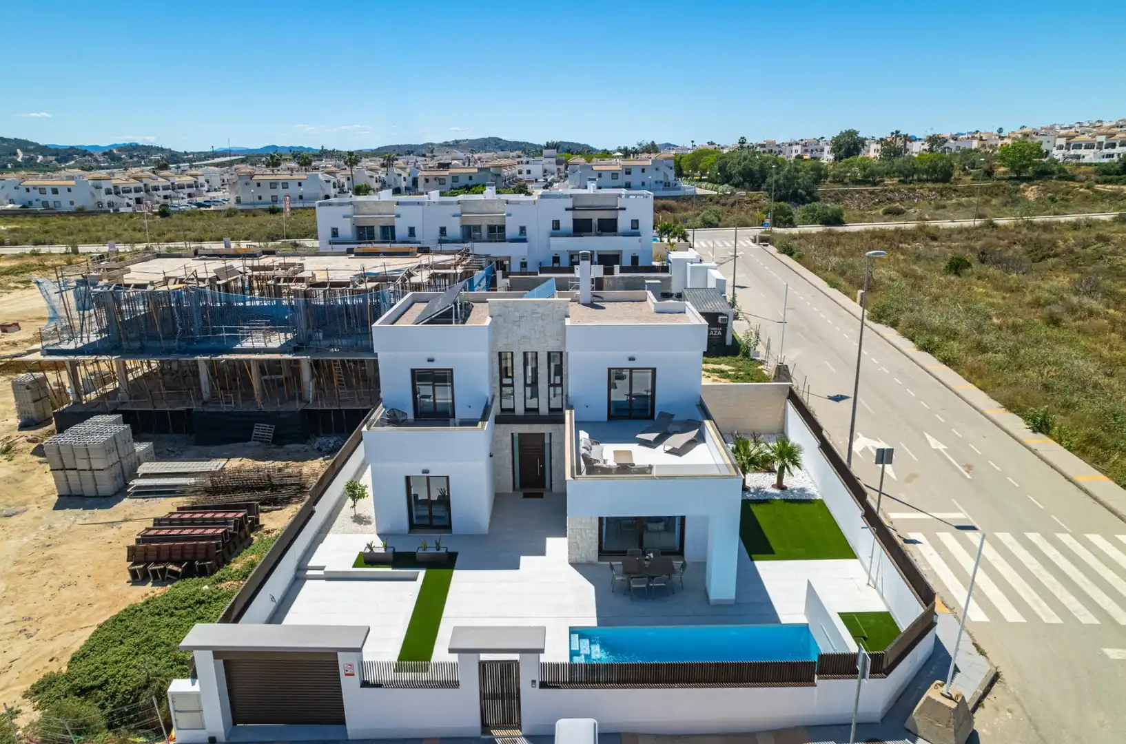 Vista exterior de Casa o xalet en venda en Orihuela amb Calefacció, Jardí privat i Terrassa