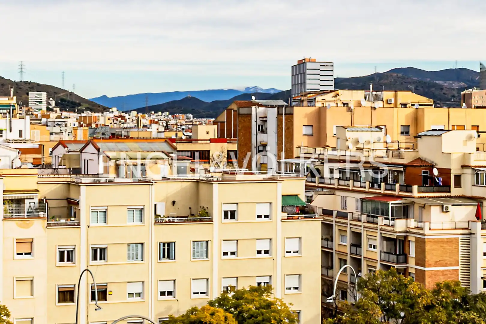 Außenansicht von Dachboden zum Verkauf in Barcelona mit Heizung, Parkett und Terrasse