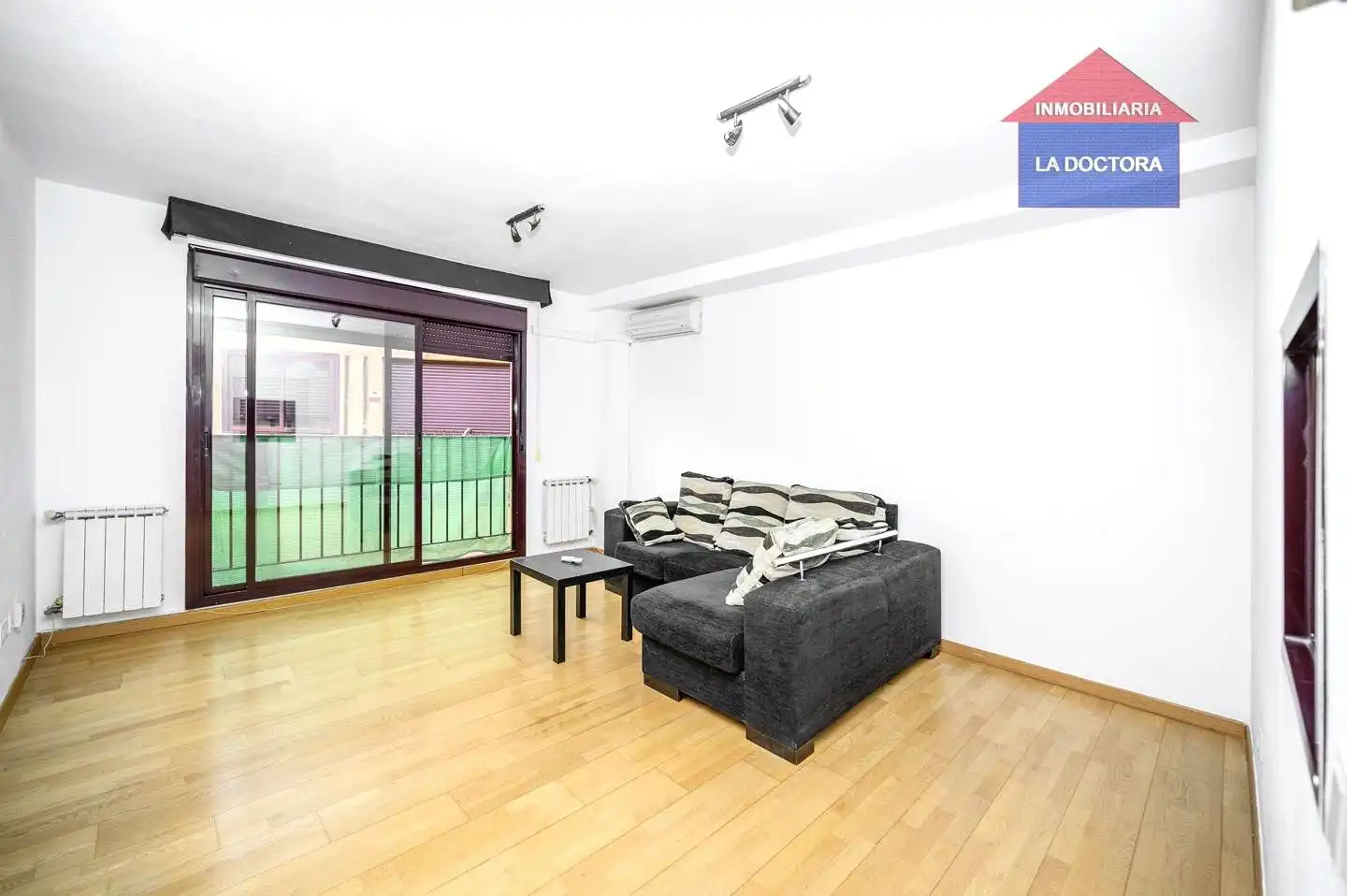 Sala de estar de Piso en venta en Las Ventas de Retamosa con Piscina comunitaria