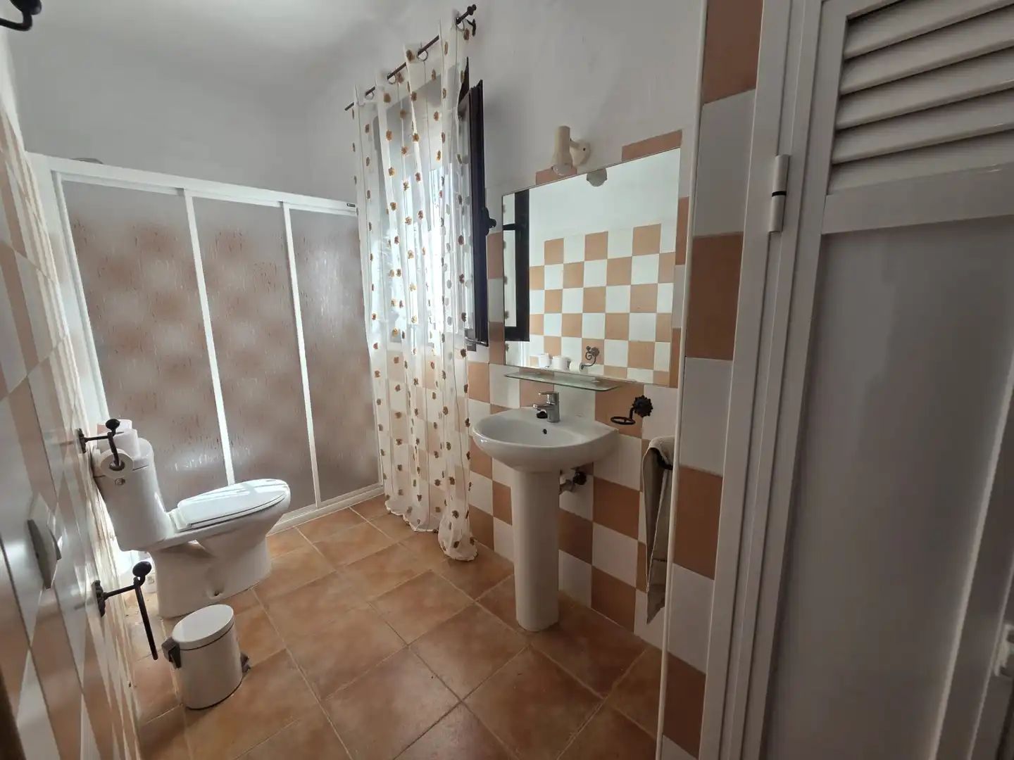 Bany de Casa o xalet de lloguer en Conil de la Frontera amb Aire condicionat, Jardí privat i Piscina