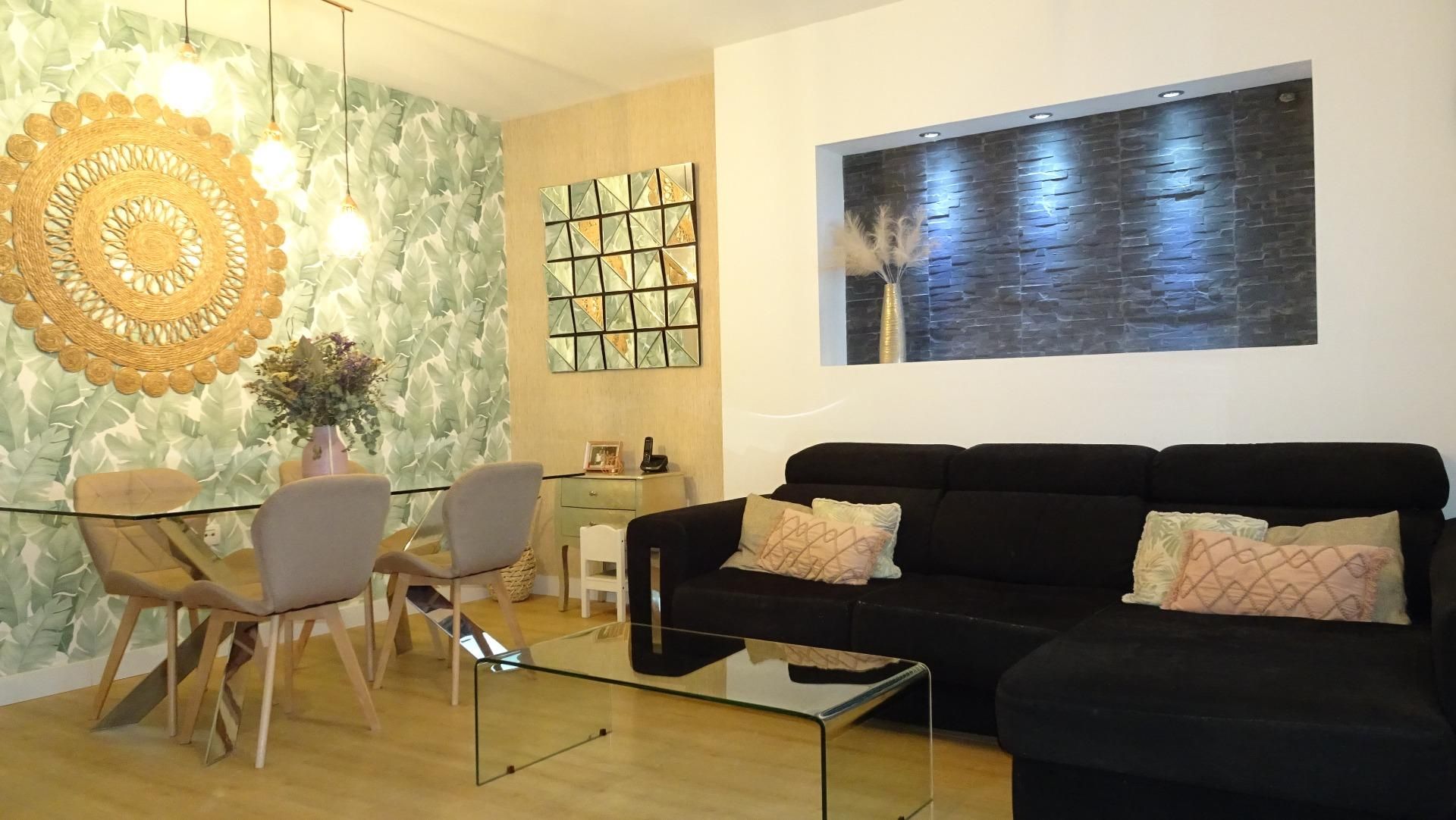 Living room of Flat for sale in  Sevilla Capital  with Air Conditioner, Terrace and Storage room