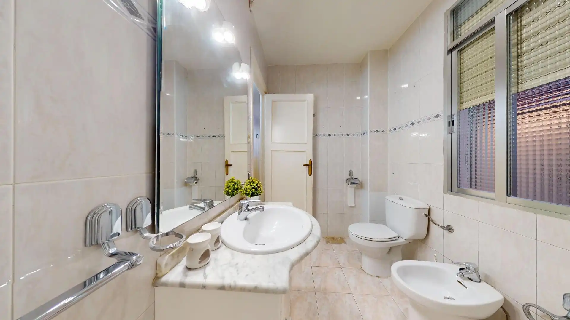 Baño de Planta baja en venta en Madrid con Calefacción