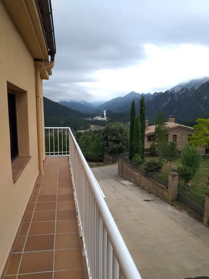 Vista exterior de Casa o xalet en venda en Sant Llorenç de Morunys amb Parquet, Terrassa i Traster