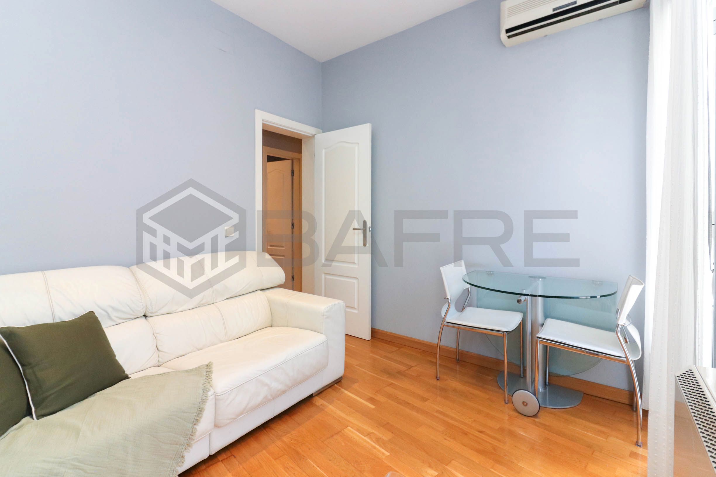 Piso en venta en Adelfas