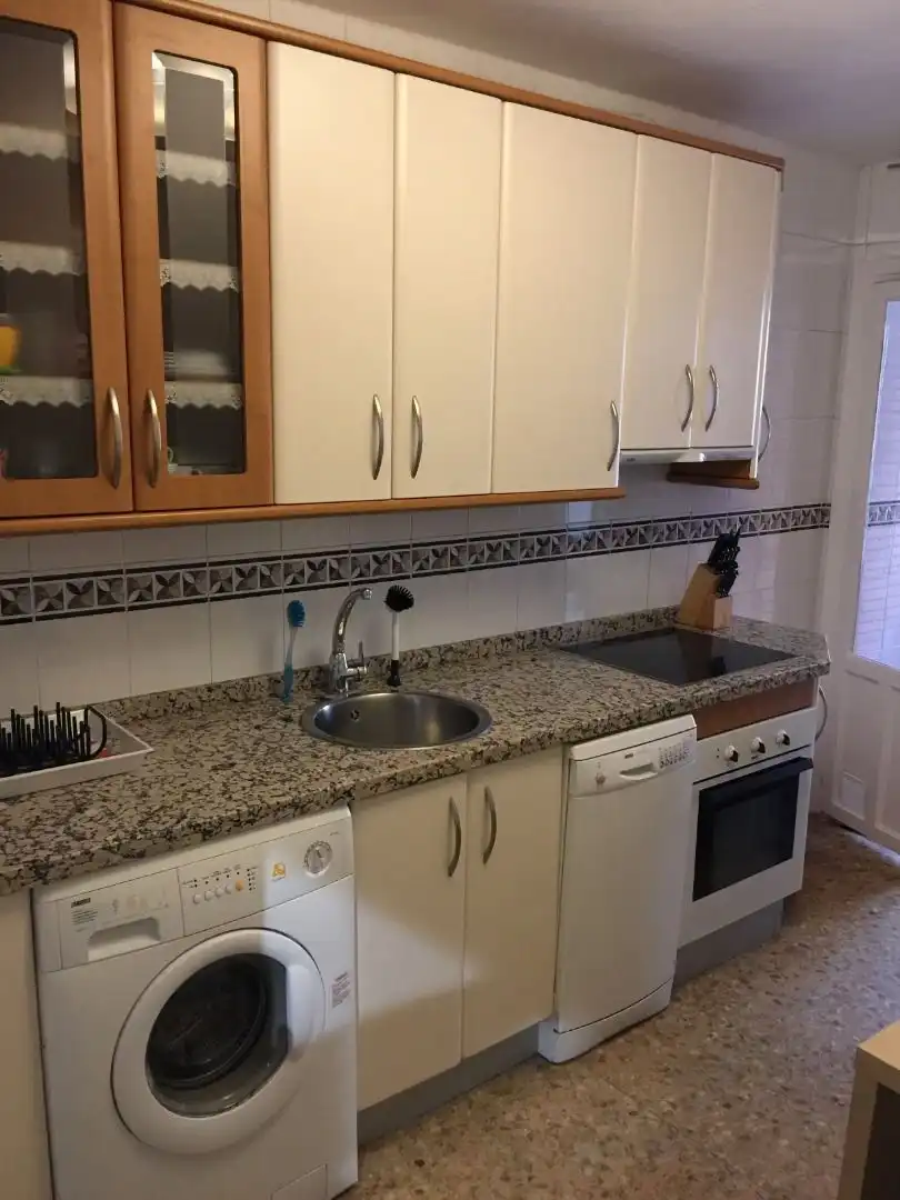 Cuina de Pis per a compartir en Valladolid amb Calefacció, Parquet i Terrassa